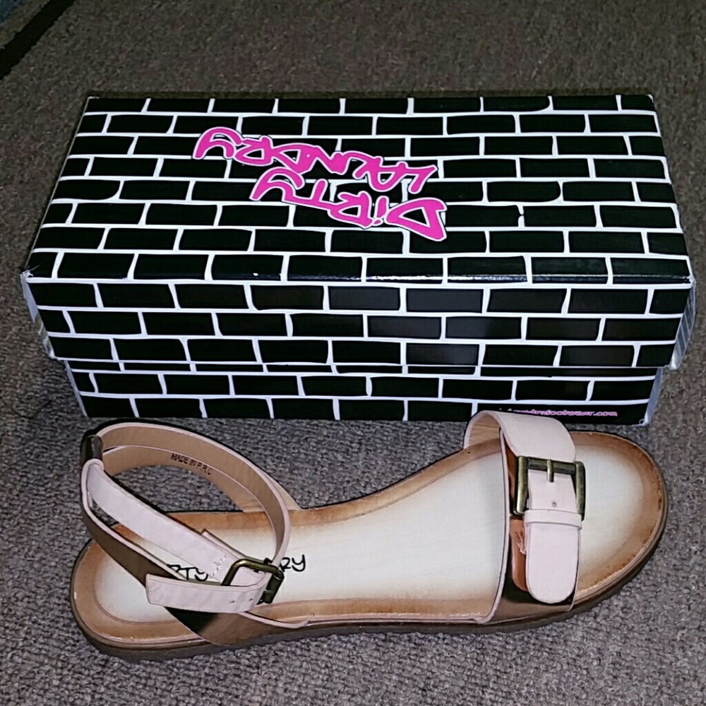 Sandals - Picture 2 of 3